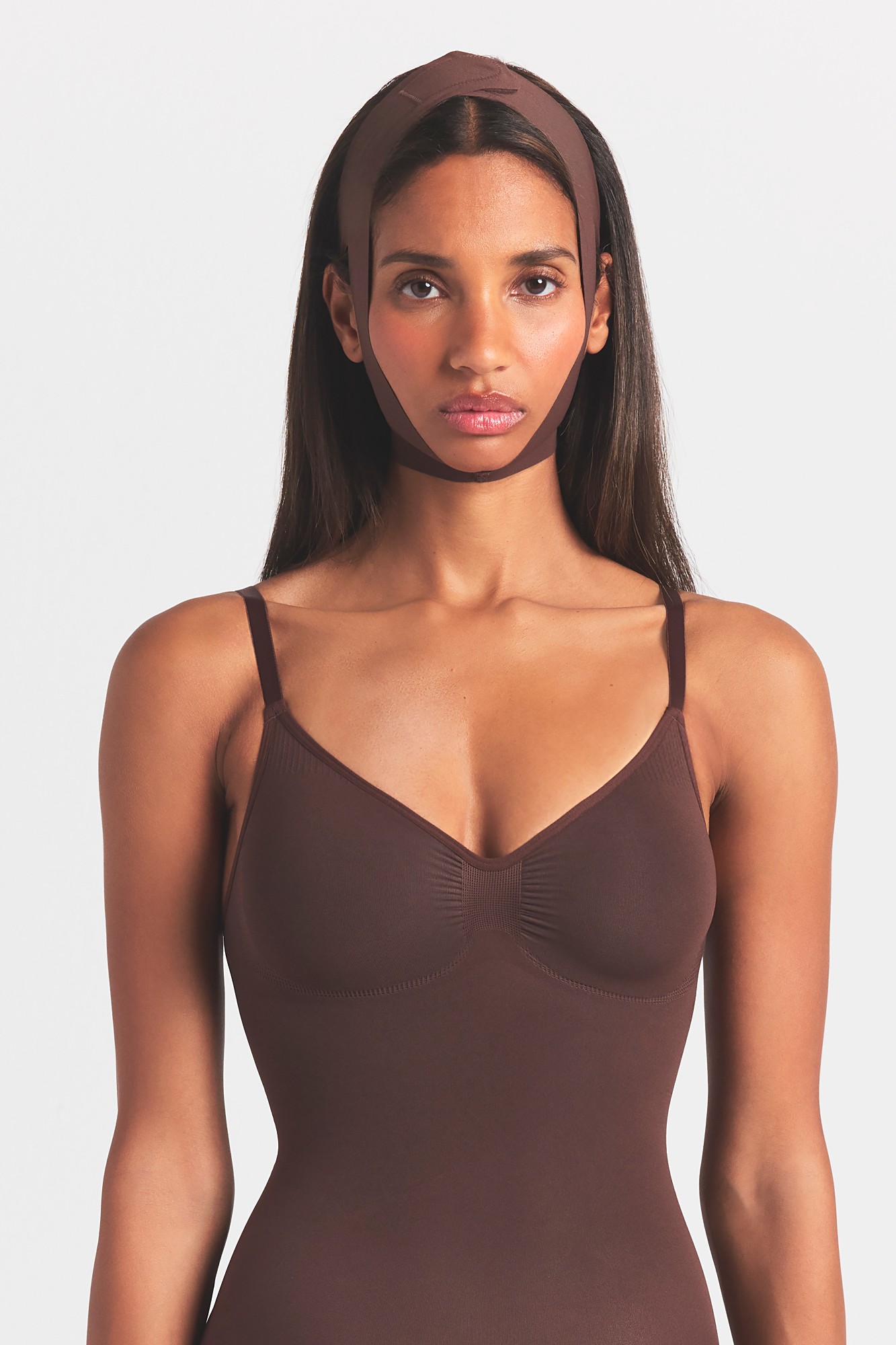 תמונת כל הלוק של FACE SHAPER